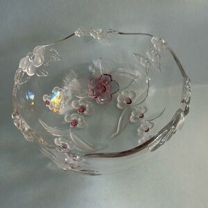 Crystal bowl raised flower pattern